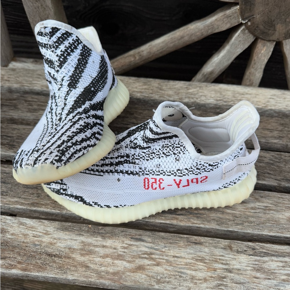 adidas Yeezy Boost 350 V2 “Zebra” | Men’s 7 | No Insoles or Laces